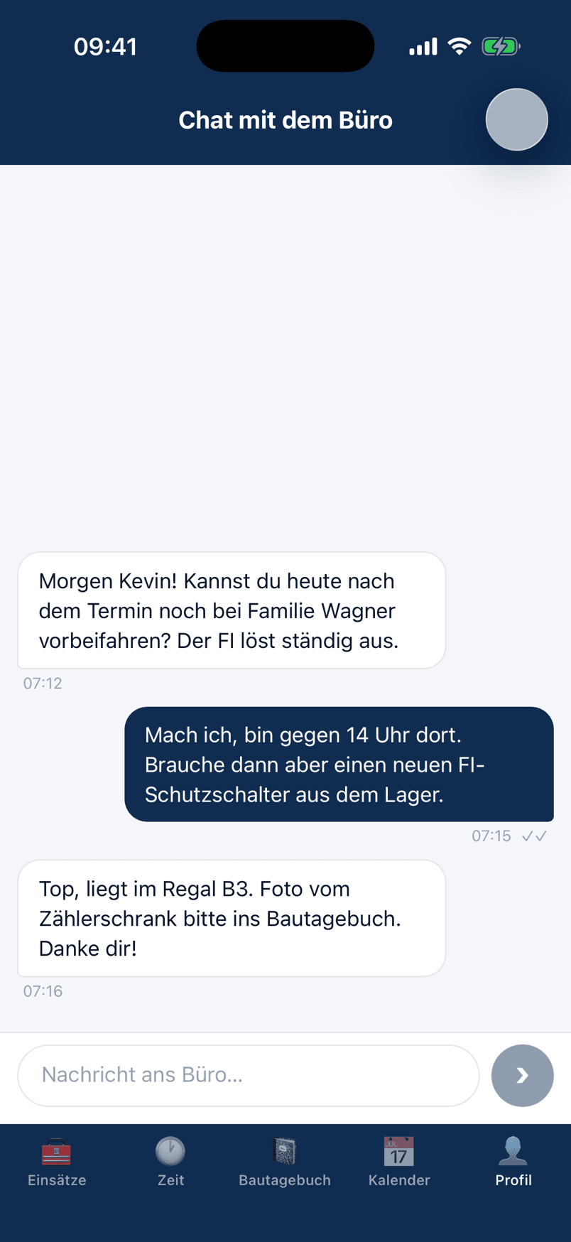 Chat zwischen Monteur und Büro in der baubit Monteur-App