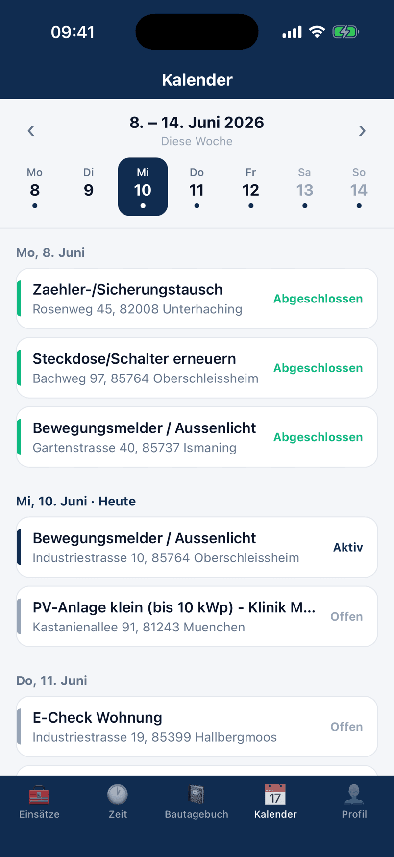 Wochenkalender in der baubit Monteur-App mit Einsätzen und Status