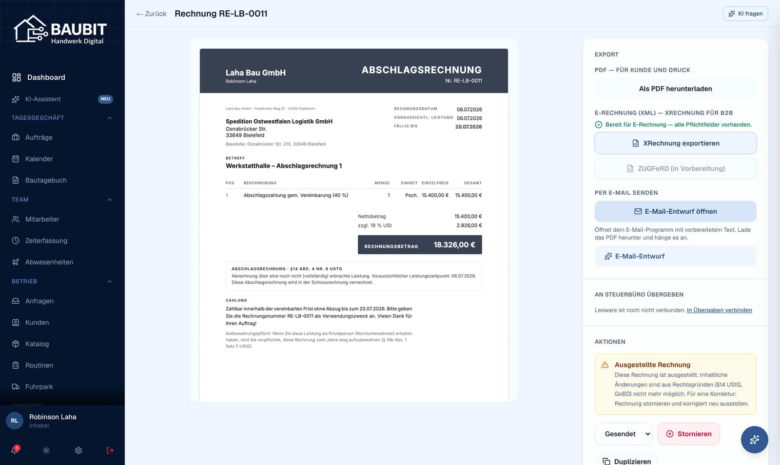Rechnung in baubit mit Vorschau des fertigen Dokuments, daneben PDF-Download, XRechnung-Export, E-Mail-Entwurf und die Übergabe ans Steuerbüro